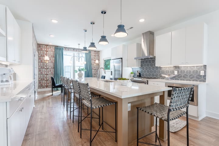 Nora & Nolan at the Lucy – Dual Homes + Hot Tub