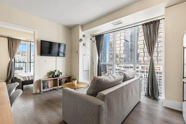 3 BR w/ parking Downtown Toronto gallery image 5