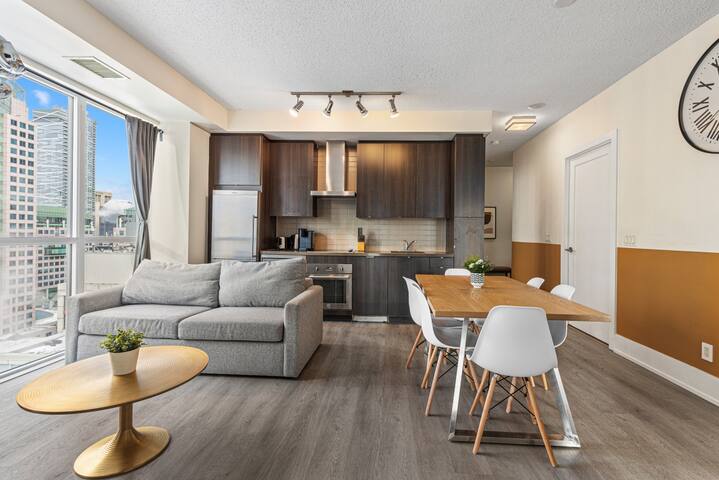 3 BR w/ parking Downtown Toronto gallery image 4