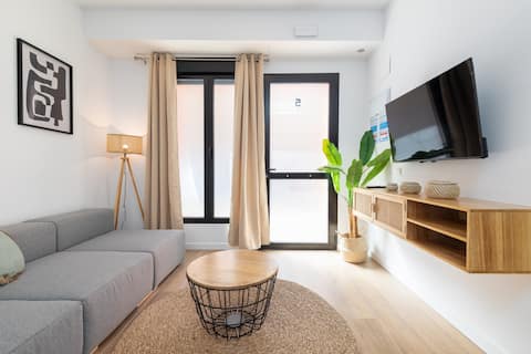 Top Airbnb: Travel Habitat Bioparc with Terrace Apartment E en L'olivereta