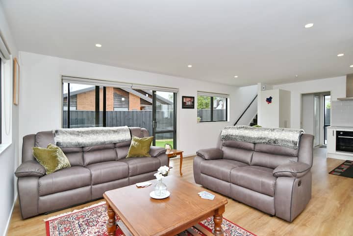 Stylish Riccarton 3br Townhouse | Walk To Mall - Christchurch