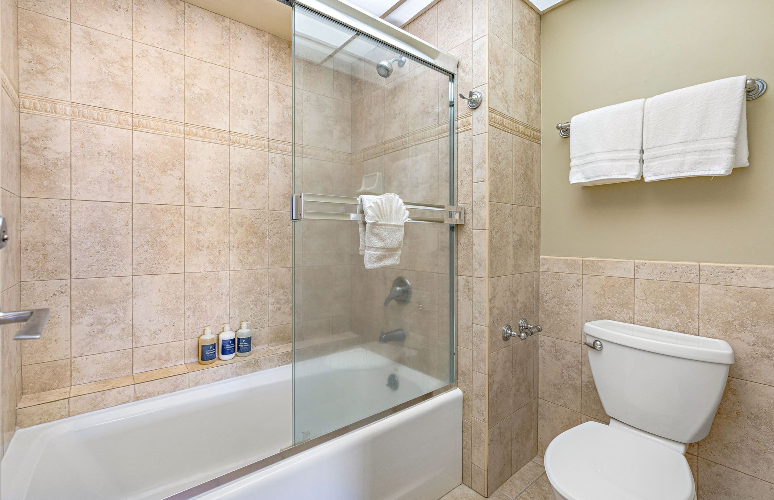 Condo in Lahaina · ★5.0 · 1 bedroom · 2 beds · 1 bath - Image 25