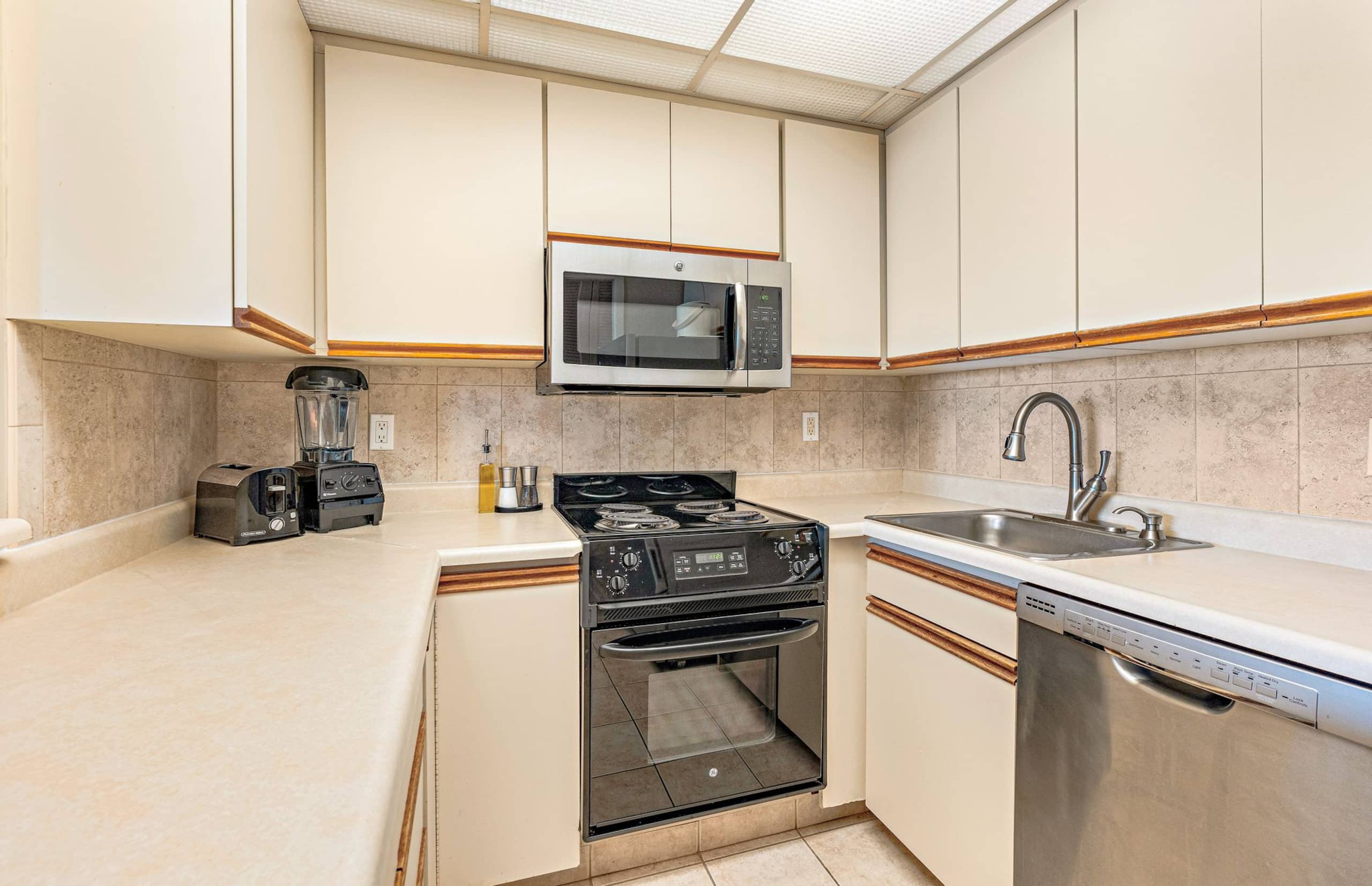 Condo in Lahaina · ★5.0 · 1 bedroom · 2 beds · 1 bath - Image 18
