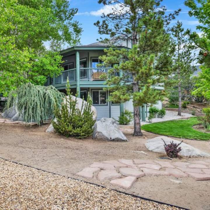 Castle Glen Gem Modern Central Mins To Activities Chalets For Rent castle glen gem modern central mins to activities chalets for rent
