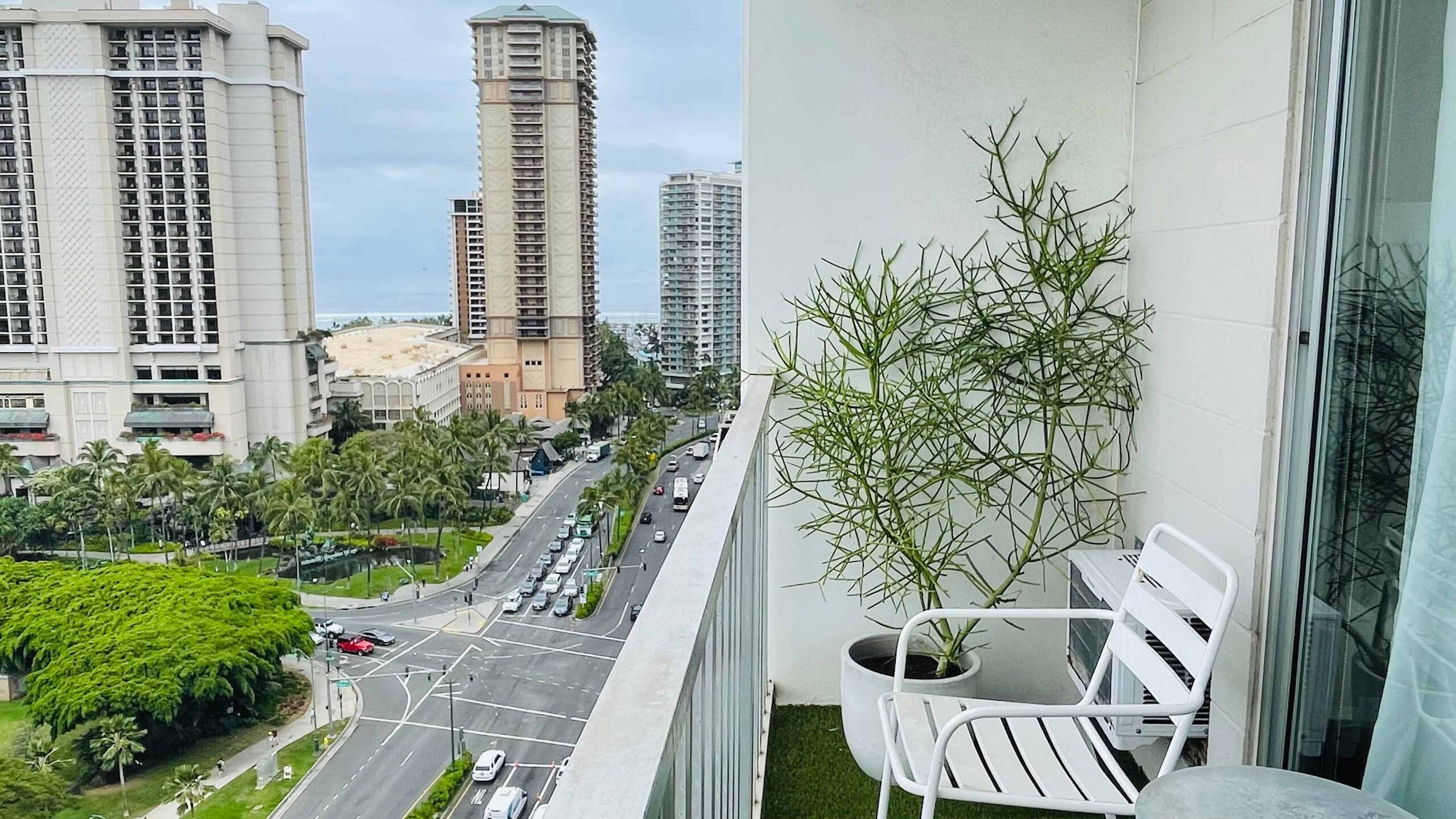 Modern Studio Waikiki Beach - Image 17