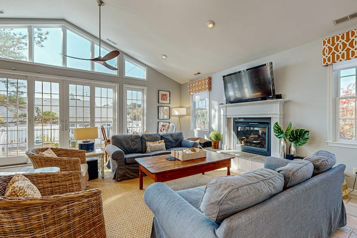 Rehoboth Beach Pet Friendly House W/ Private Hot T - Rehoboth Beach, DE