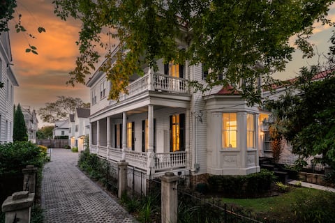8 Bdrm Retreat in the Heart of Downtown Charleston