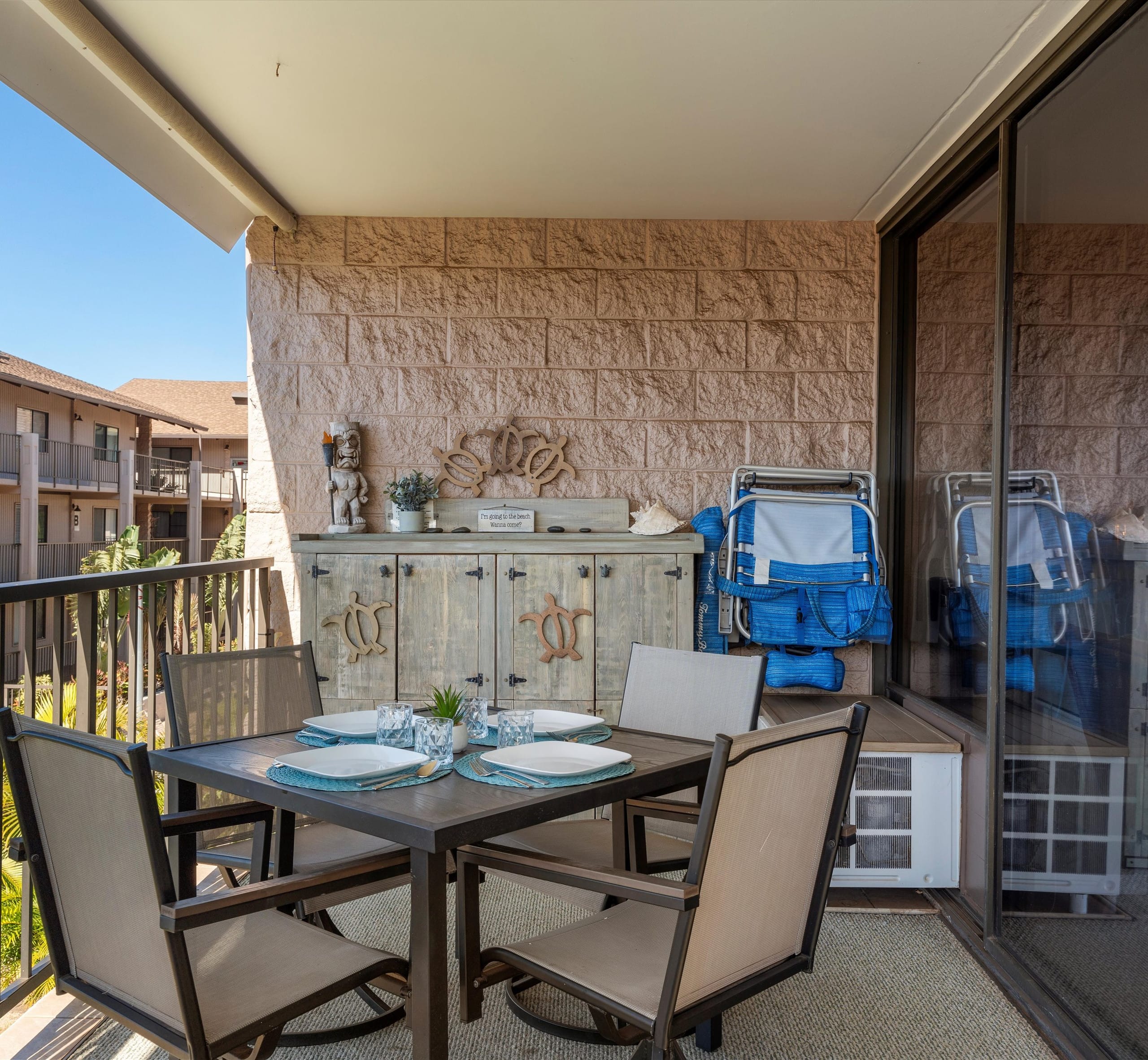 Oceanview condo w/ pool and beach access - Image 10