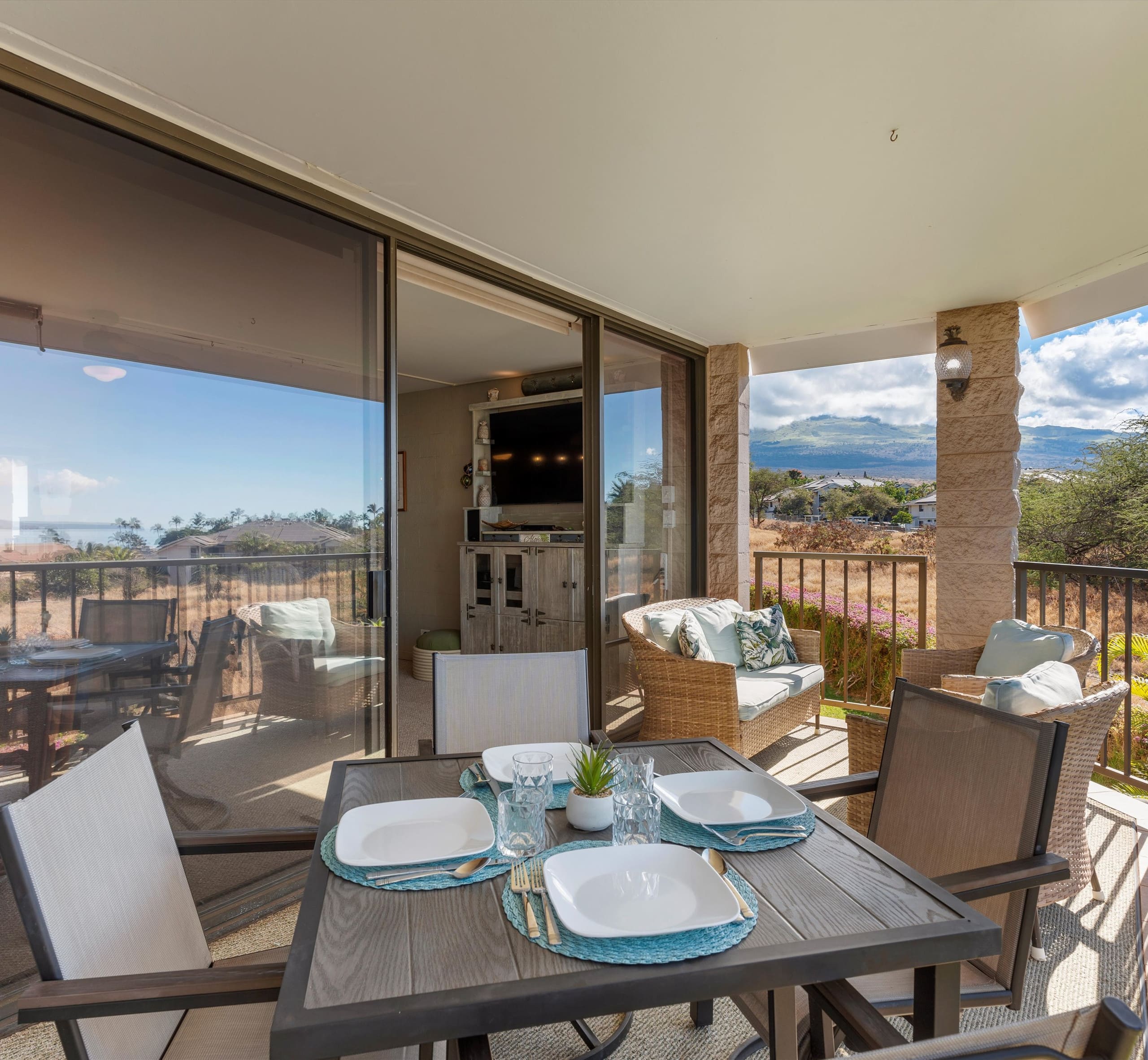 Oceanview condo w/ pool and beach access - Image 11