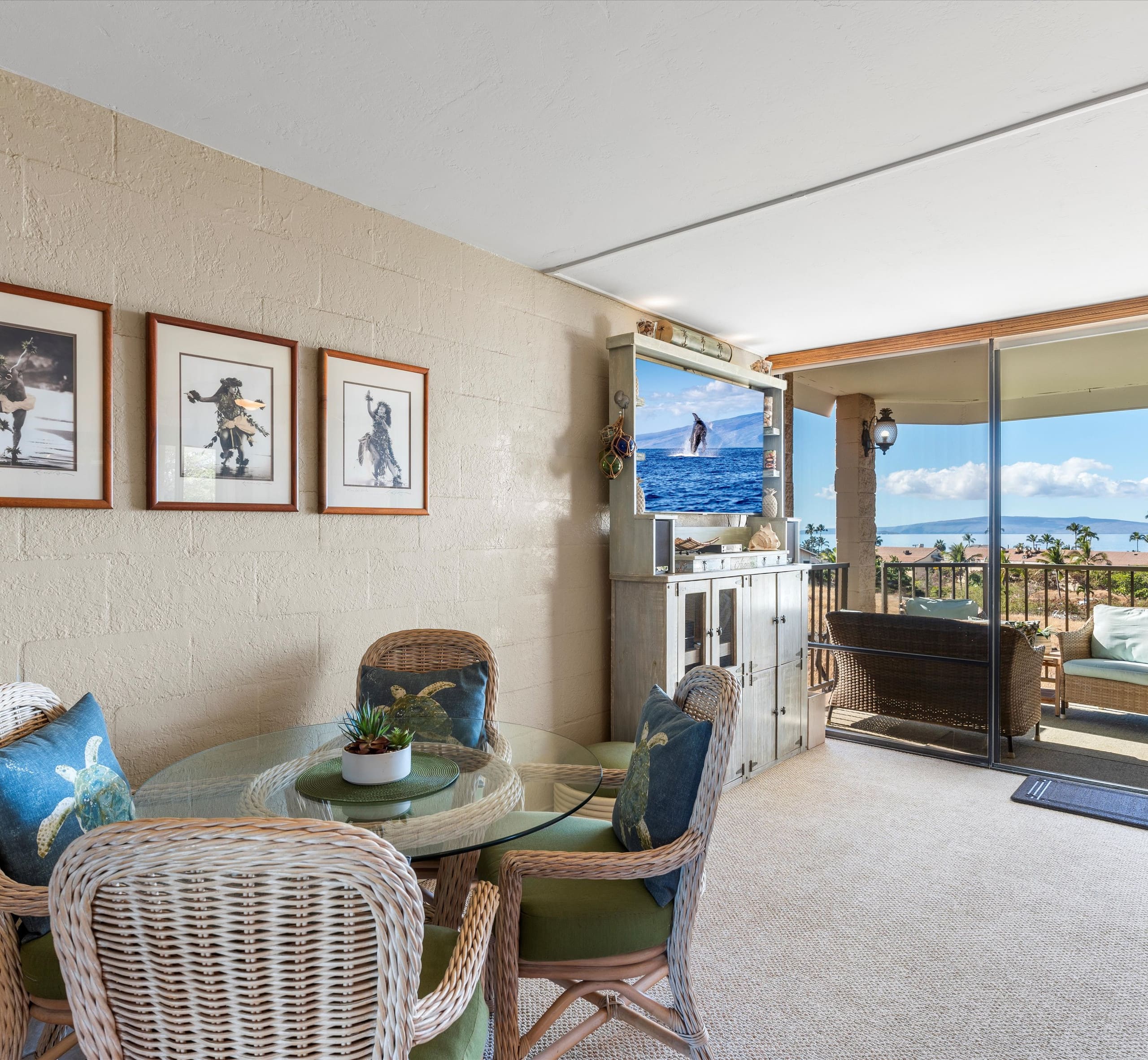 Oceanview condo w/ pool and beach access - Image 17