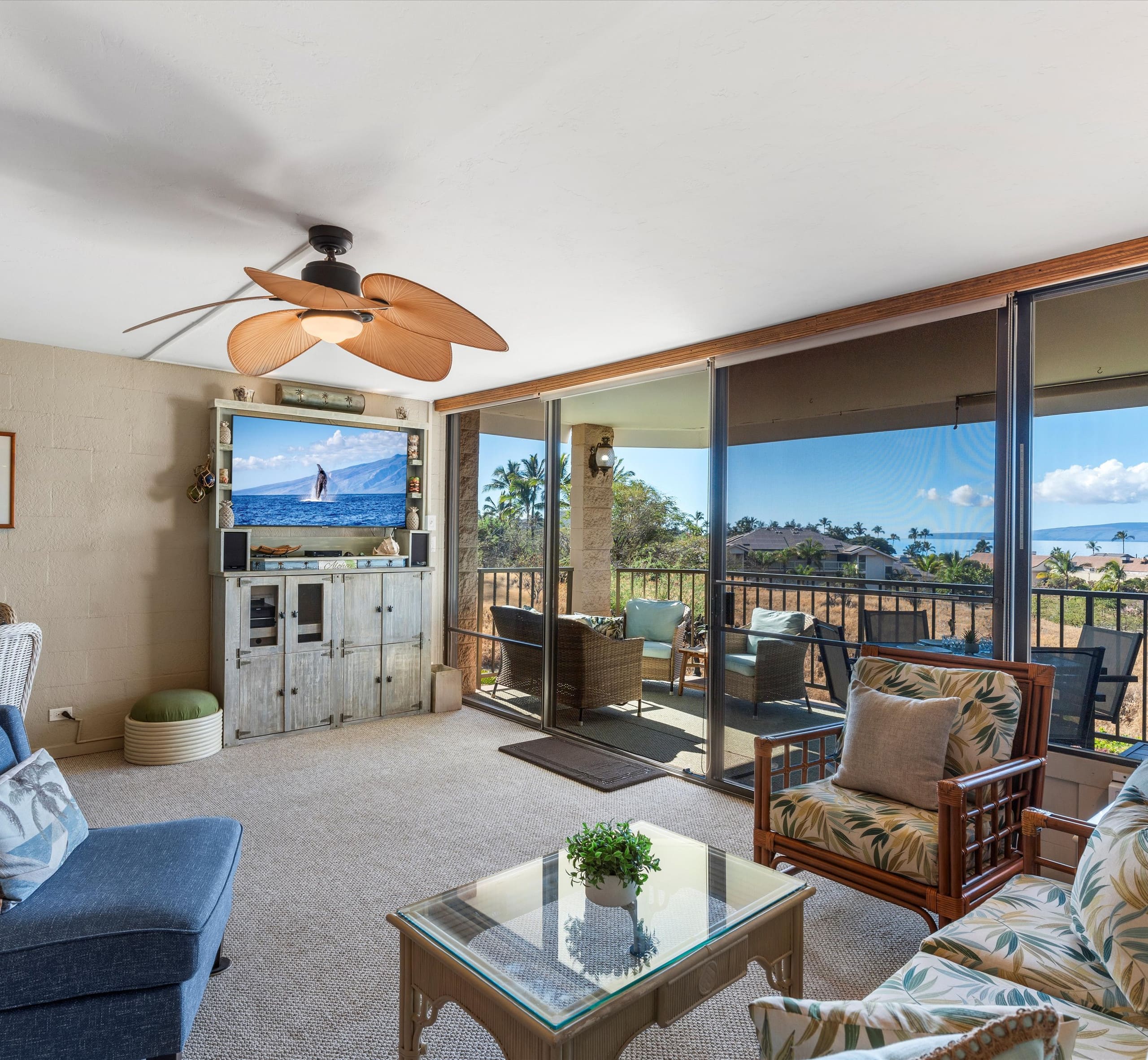 Oceanview condo w/ pool and beach access - Image 13