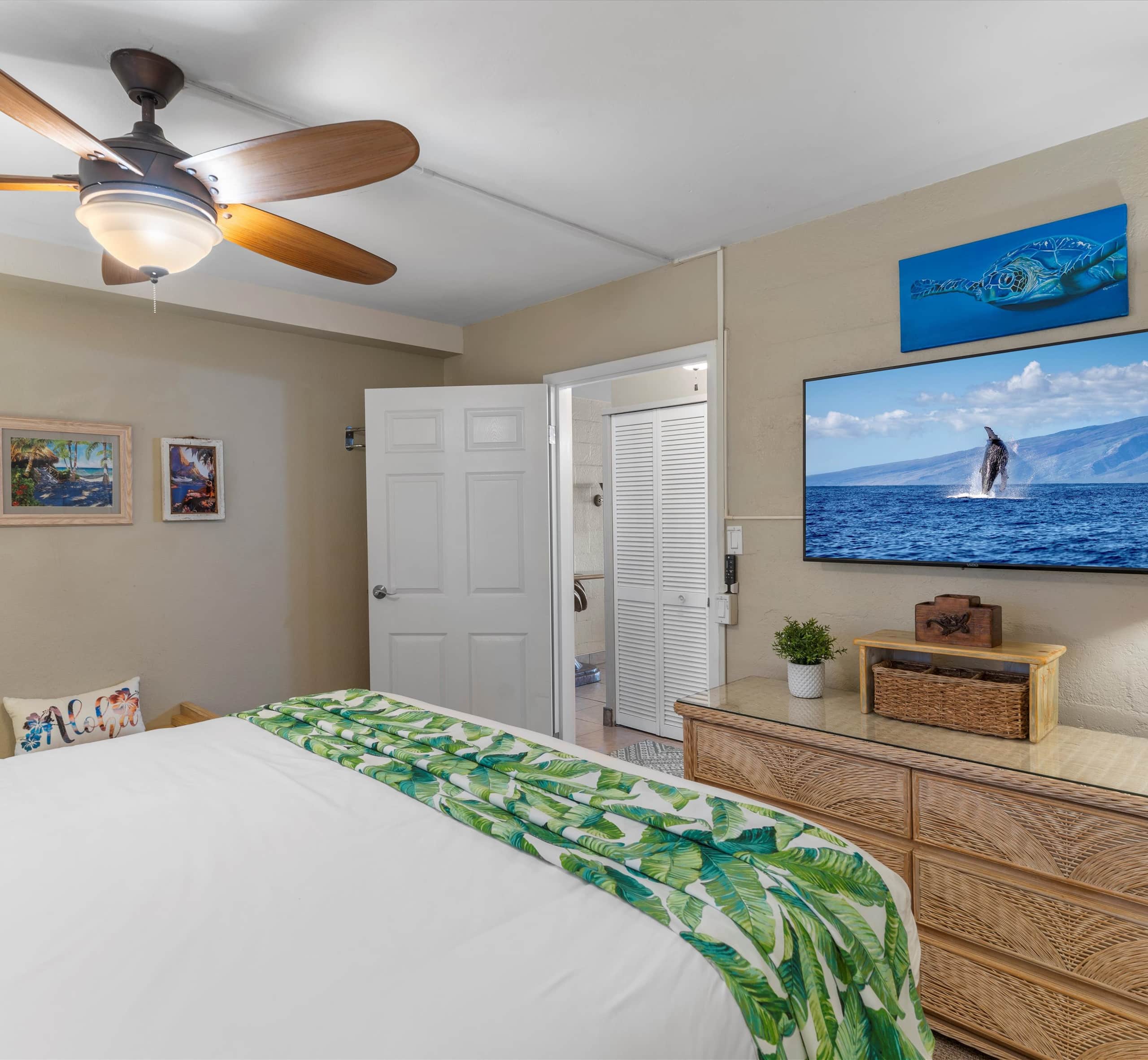 Oceanview condo w/ pool and beach access - Image 25