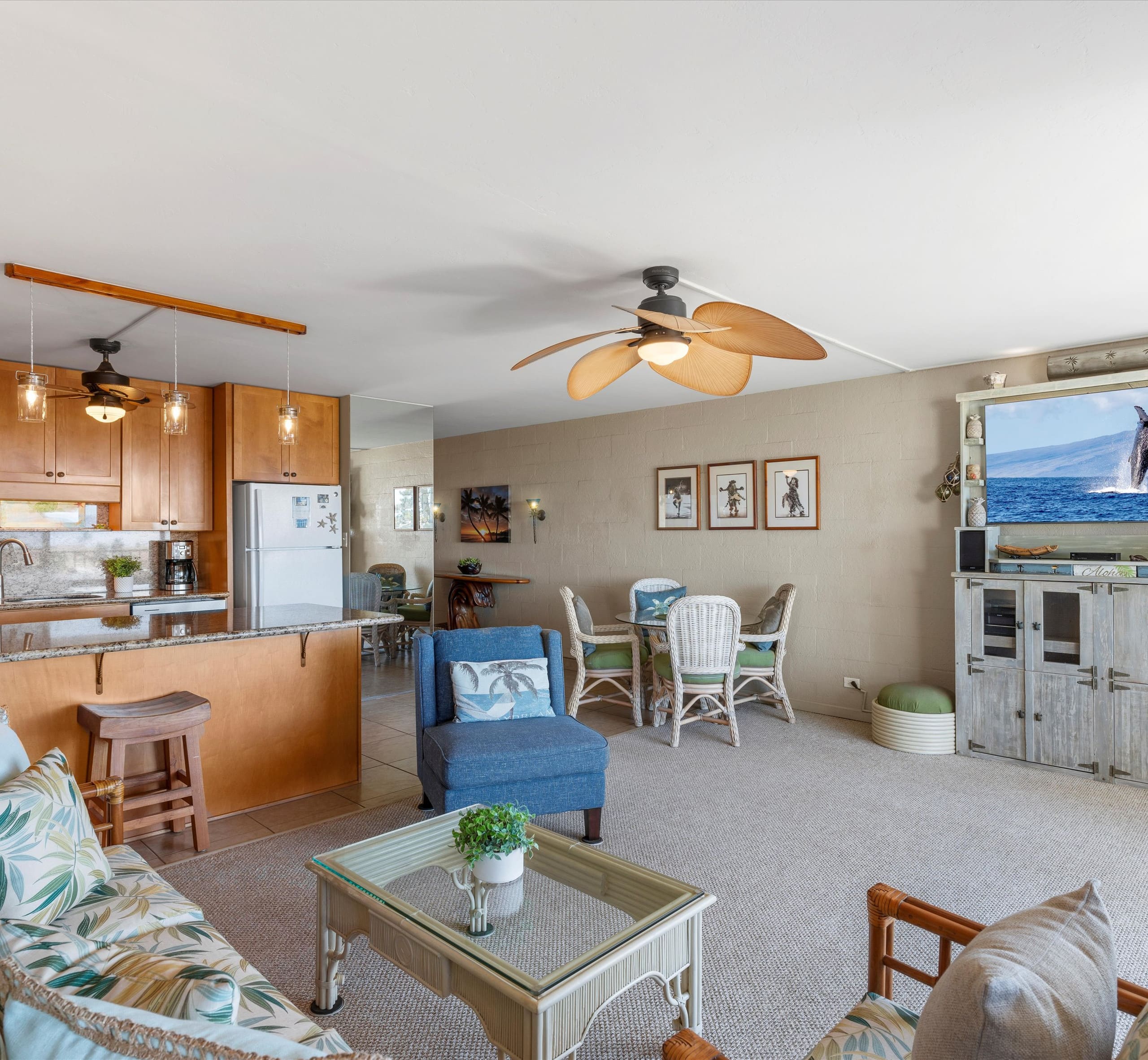 Oceanview condo w/ pool and beach access - Image 15