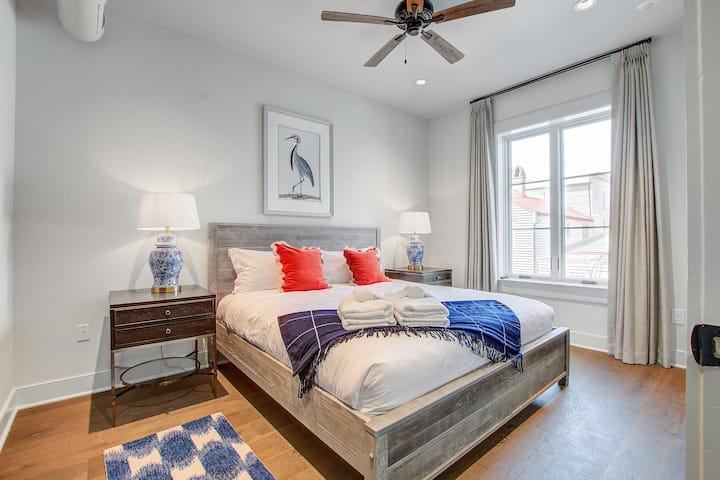 Fire Tower | Contemporary 1br W/ Shared Rooftop! - Charleston, SC