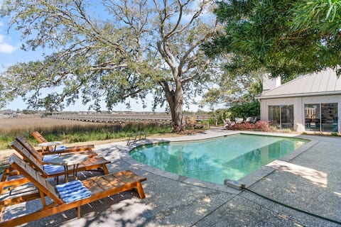 Dream destination East Beach with a pool