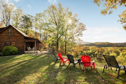 Log cabin w/river access & stone fireplace