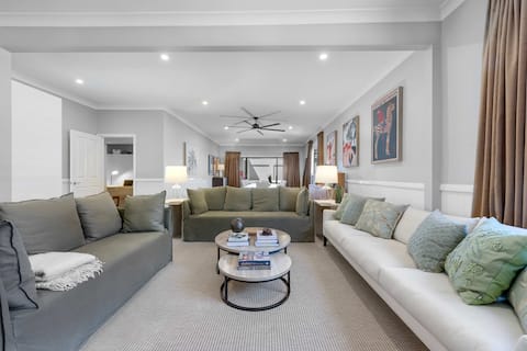 Top performing Airbnb: Dalton Cottage - Charm & Convenience in Orange City Council