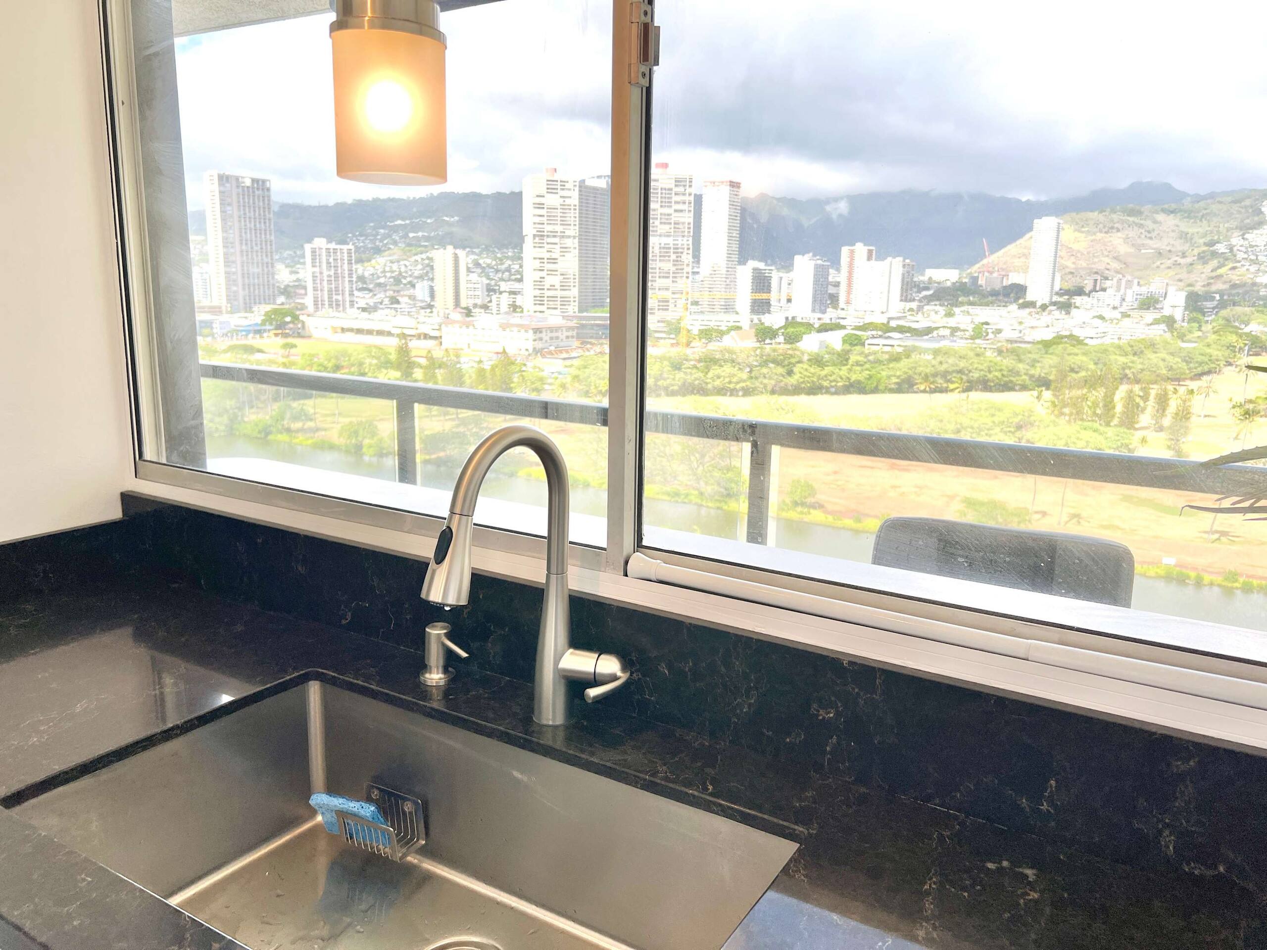 Condo in Honolulu · ★4.78 · Studio · 2 beds · 1 private bath - Image 4