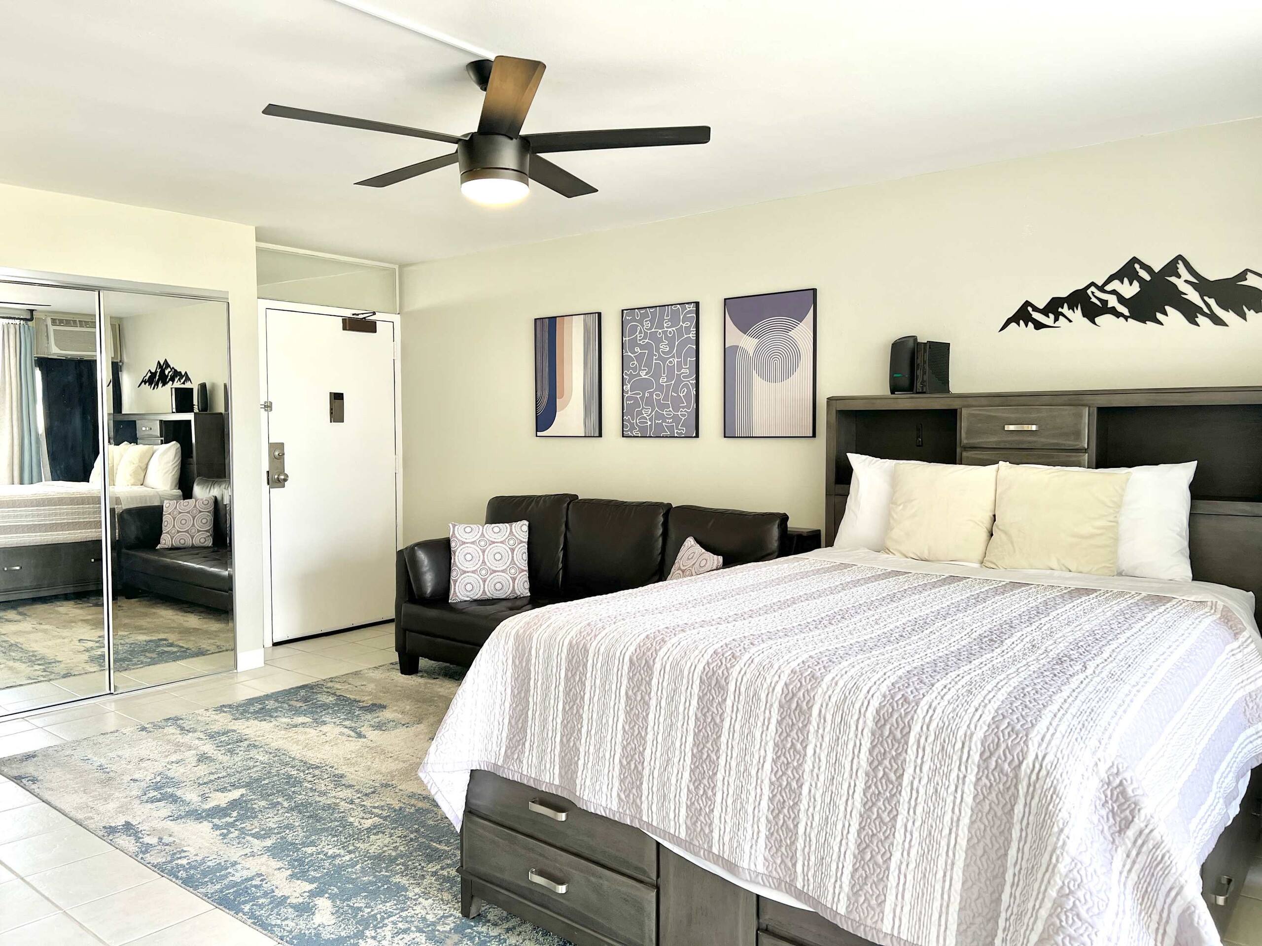 Condo in Honolulu · ★4.78 · Studio · 2 beds · 1 private bath - Image 18