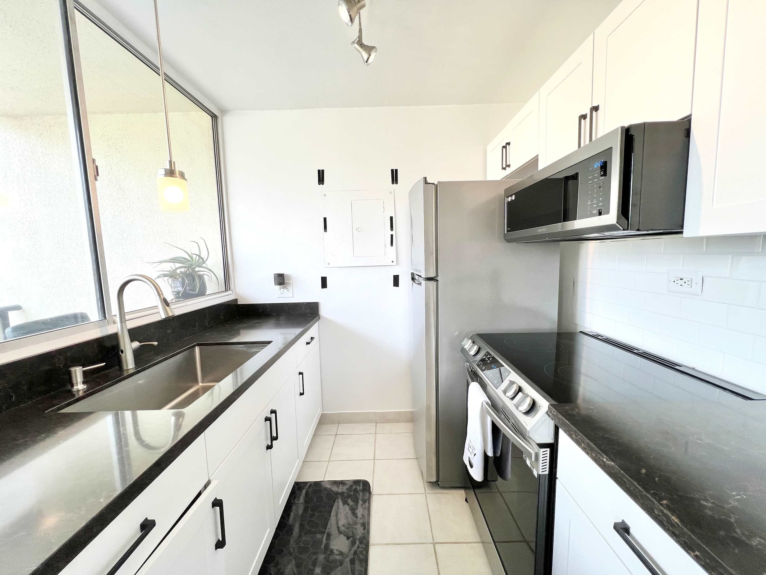 Condo in Honolulu · ★4.78 · Studio · 2 beds · 1 private bath - Image 5