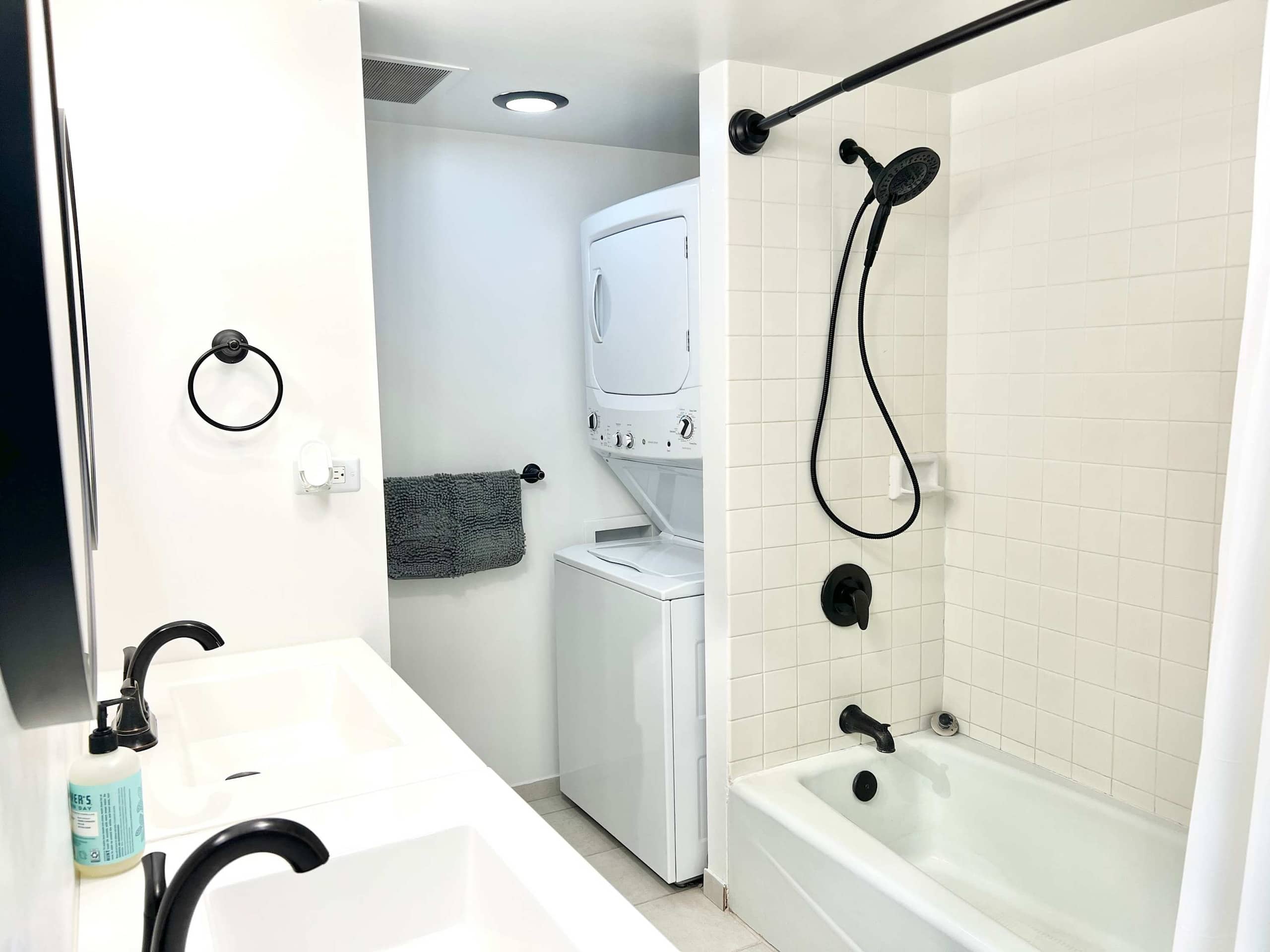 Condo in Honolulu · ★4.78 · Studio · 2 beds · 1 private bath - Image 7