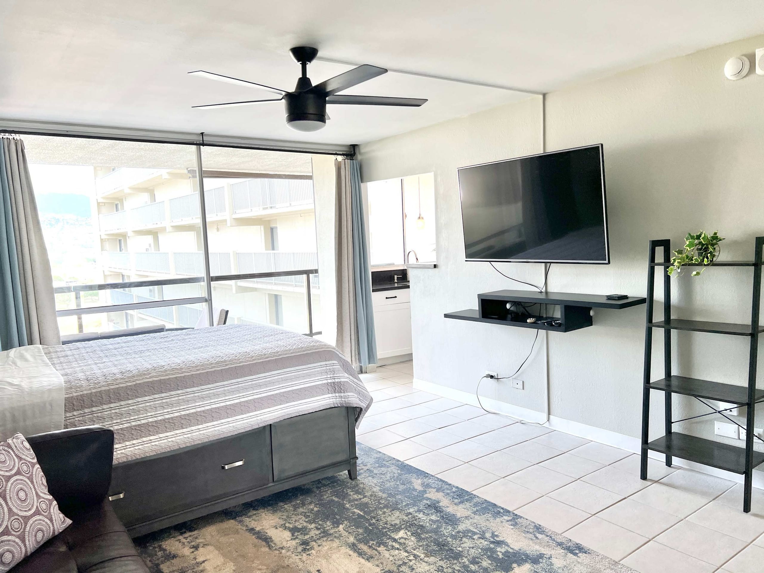 Condo in Honolulu · ★4.78 · Studio · 2 beds · 1 private bath - Image 2