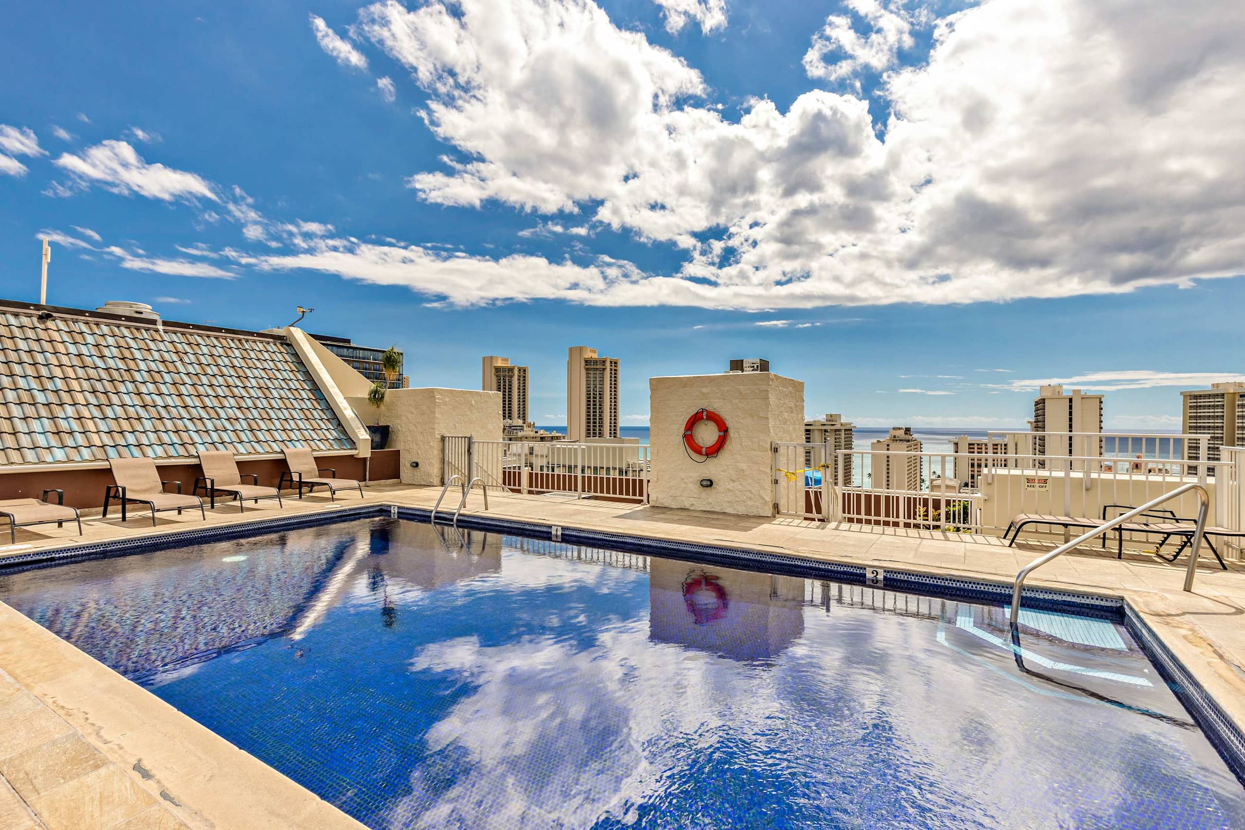 Condo in Honolulu · ★4.78 · Studio · 2 beds · 1 private bath - Image 17