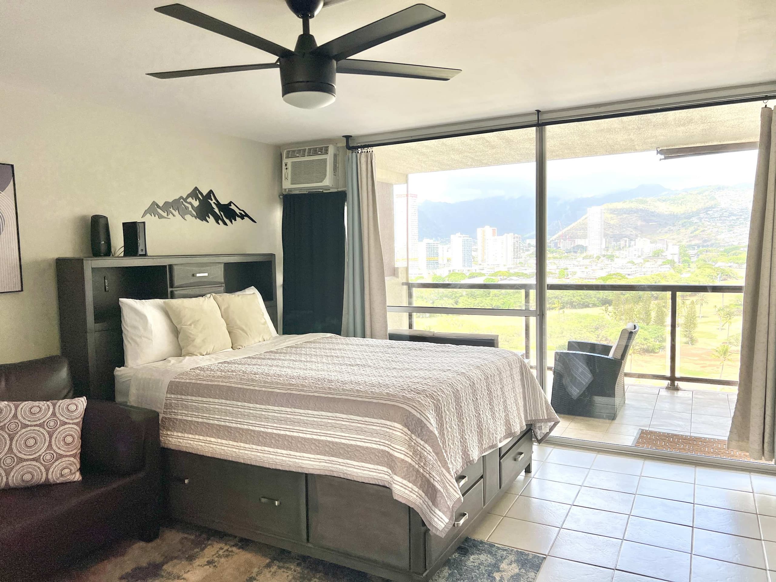 Condo in Honolulu · ★4.78 · Studio · 2 beds · 1 private bath - Image 19