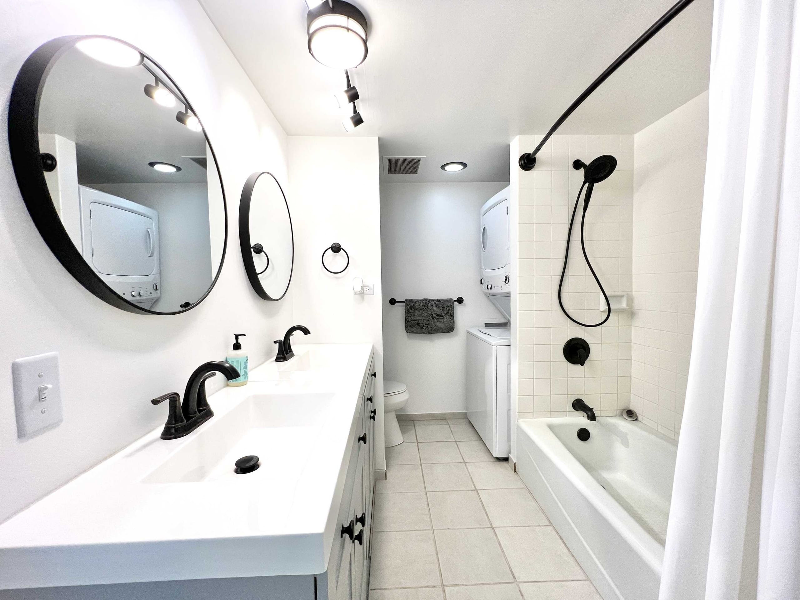 Condo in Honolulu · ★4.78 · Studio · 2 beds · 1 private bath - Image 6