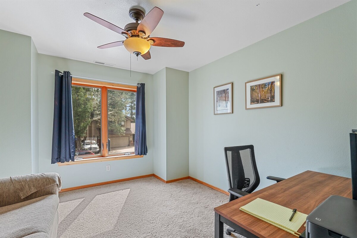 Тивко катче со мал простор за работа, идеално за продуктивност и фокус.