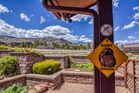 BunnyLand Lodge | Panoramic Views | Cozy & Unique