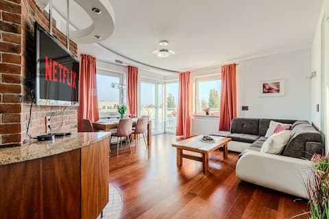 Lumina Apartment with balcony near three museums