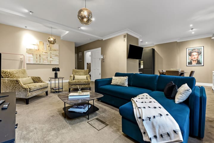 Mayfair Apartment with Private Terrace- 2 Bed