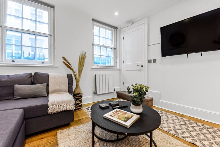 Piccadilly House! gallery image 3