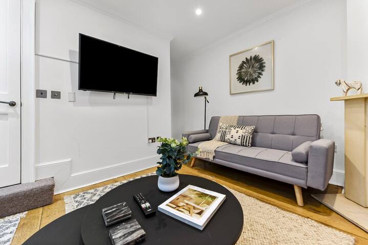 Piccadilly House! gallery image 4