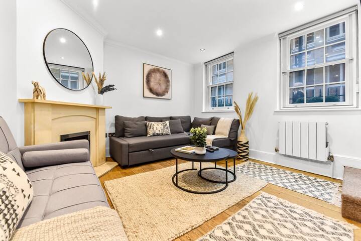 Piccadilly House! gallery image 2