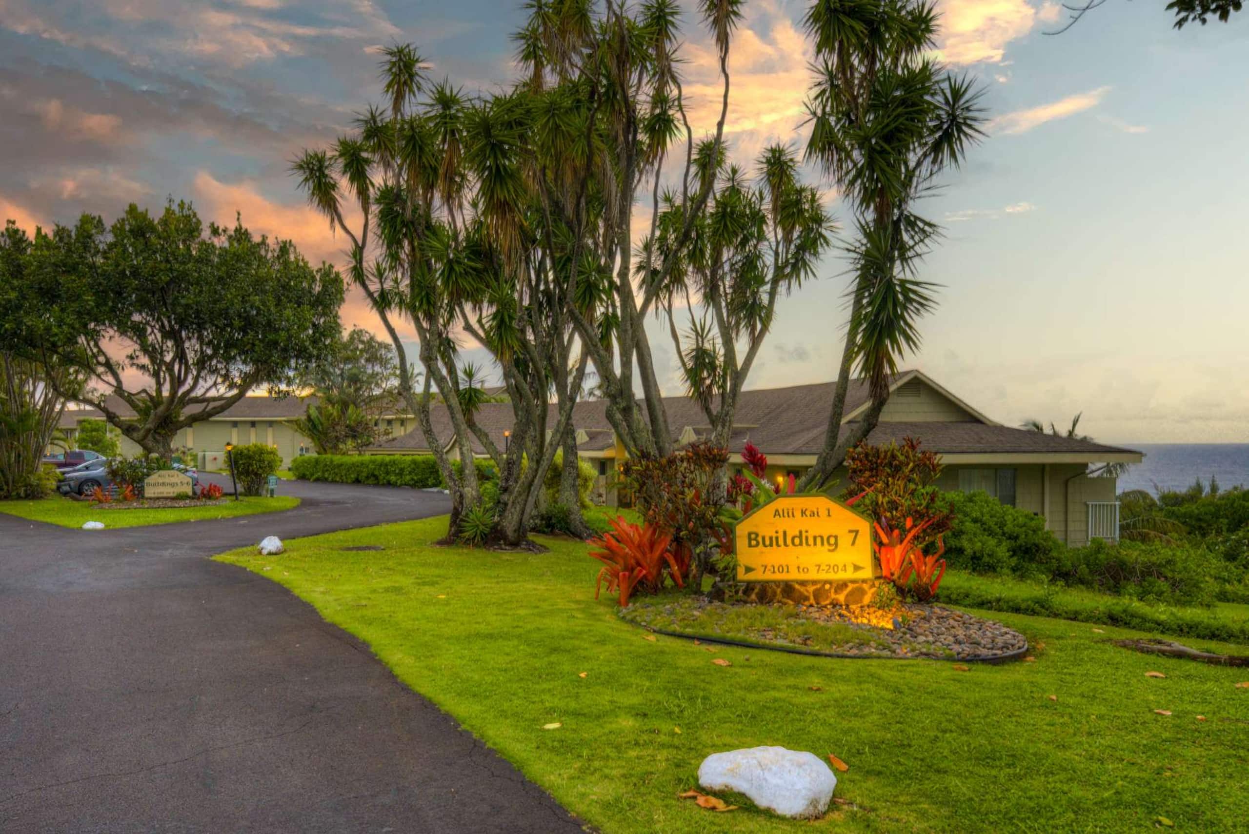 Ocean Views from Every Room! Hawaiian Heaven - Image 40