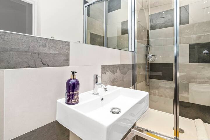 Stunning 3 Bed Apartment | Paddington gallery image 4