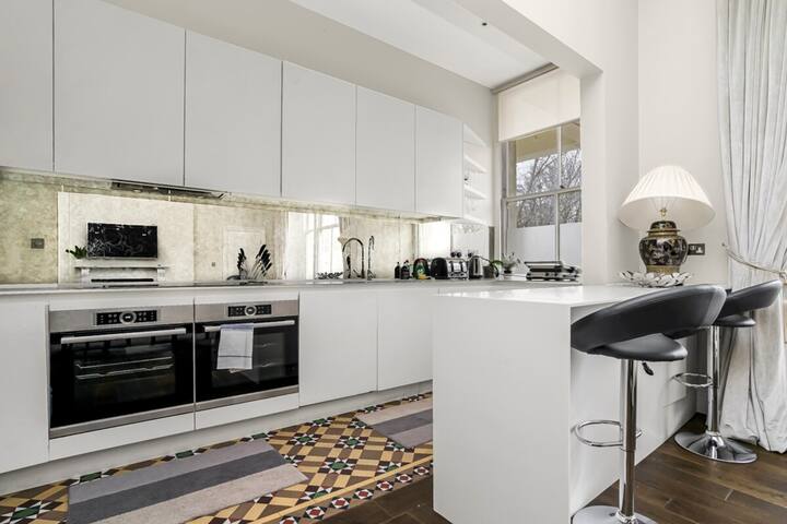 Stunning 3 Bed Apartment | Paddington gallery image 2