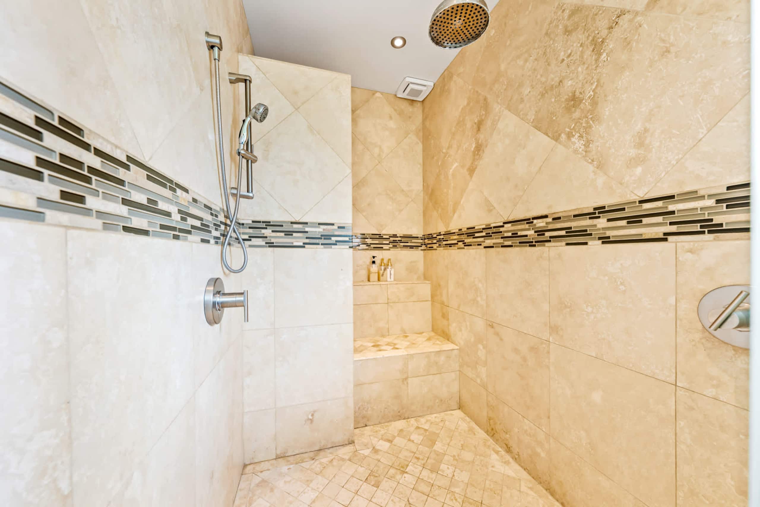 Penthouse Condo with Panoramic Ocean Views! - Photo 20