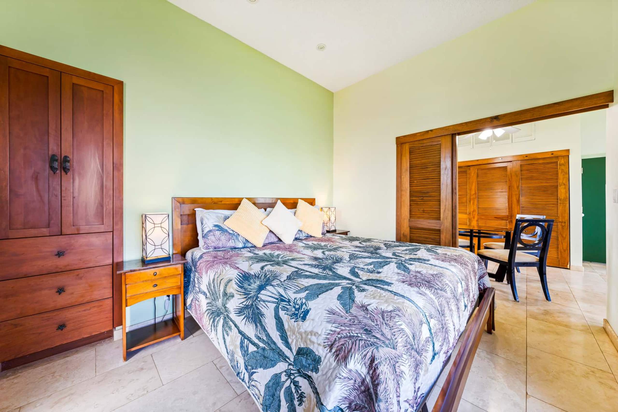Penthouse Condo with Panoramic Ocean Views! - Photo 17