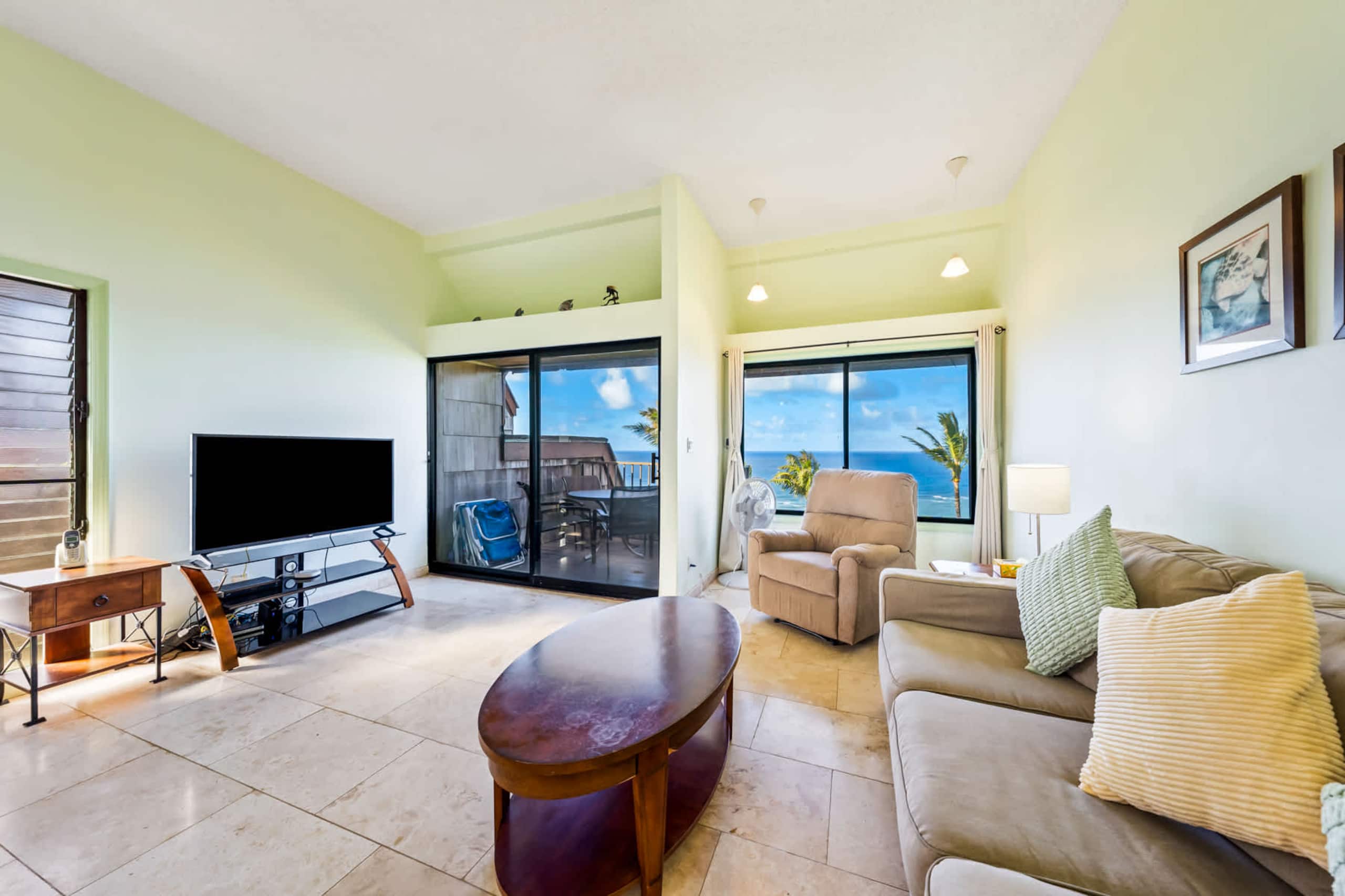 Penthouse Condo with Panoramic Ocean Views! - Photo 7
