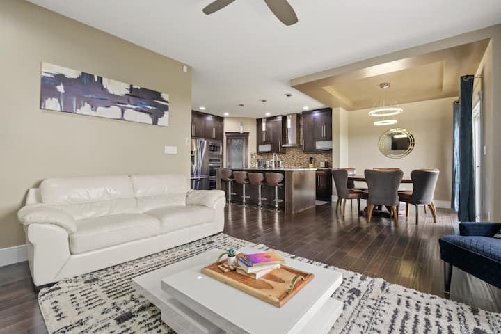 Krásny, moderný a luxusný obytný priestor, 65-palcová televízia, Netflix