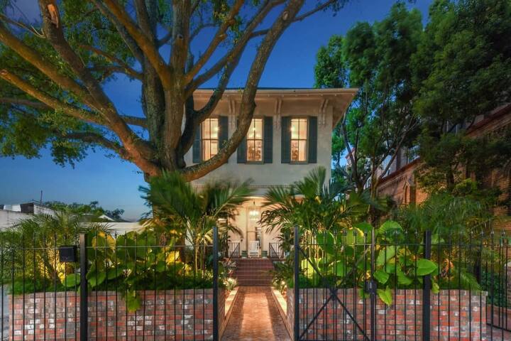 Grand NOLA Estate | Heated Pool gallery image 2