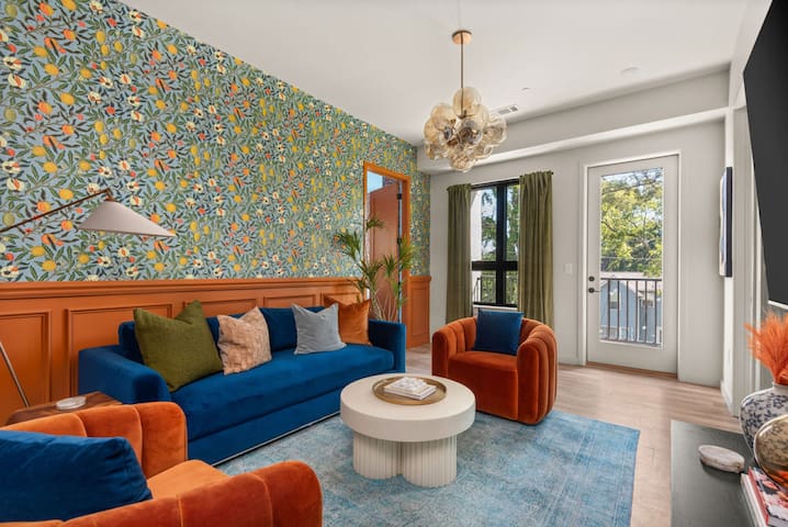 The Optimistic: Retro-Chic Stay on Music Row