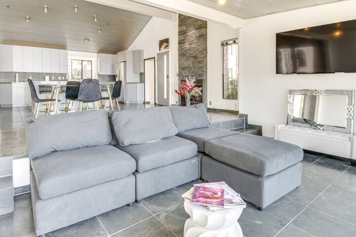 Pool, Spa & Ocean Views – Modern Home in Malibu! gallery image 5