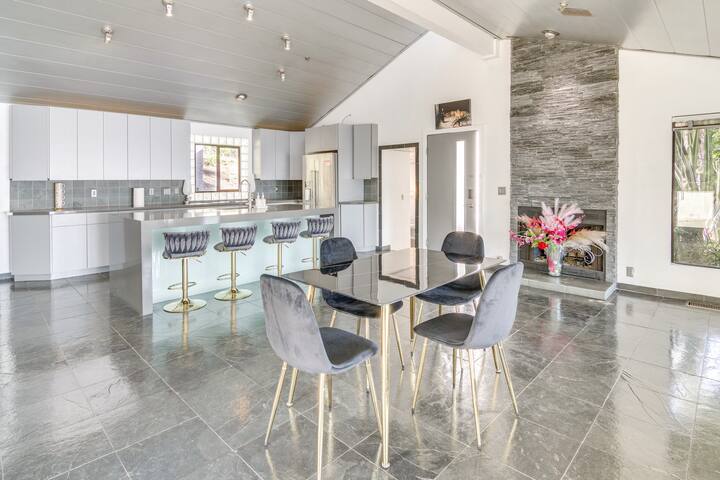 Pool, Spa & Ocean Views – Modern Home in Malibu! gallery image 3