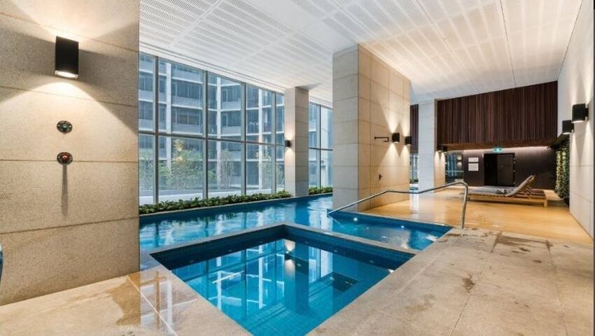 Central City Escape: Skyline Views, Pool & Carpark gallery image 2