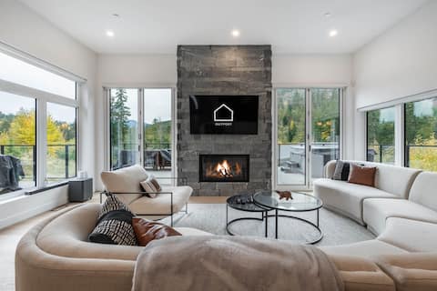 Gorgeous Chalet | Private hot tub | BBQ | WIFI