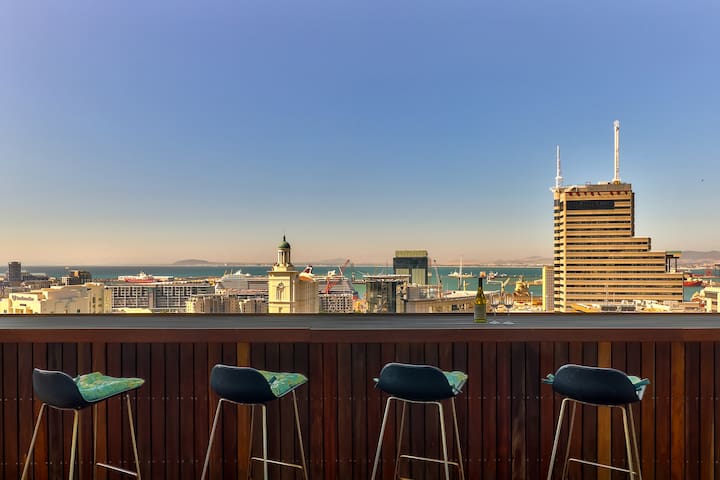 Prime Penthouse with Direct Harbour Views